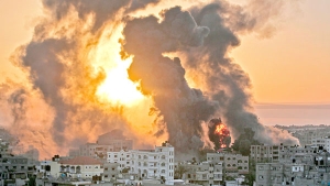 عشرات الشهداء والجرحى في غارات متواصلة للاحتلال على غزة
