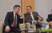 بوشوارب يدعو المؤسسات الأمريكية إلى تنويع استثماراتها 