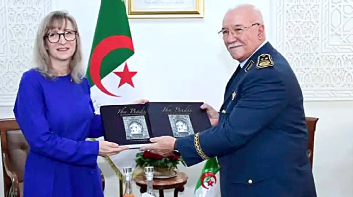 الأمين العام لوزارة الدفاع يستقبل سفيرة كندا في الجزائر
