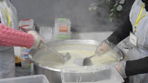 ربات البيوت تستنجدن بوصفات "اليوتوب"