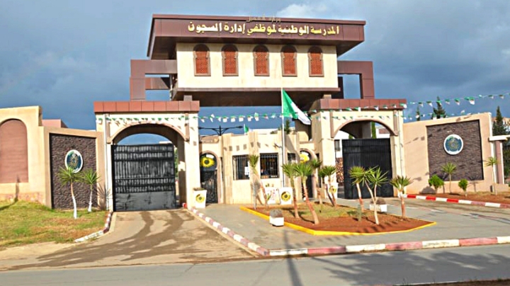 تخرج دفعات الضباط الرئيسين وأعوان إعادة التربية بالقليعة