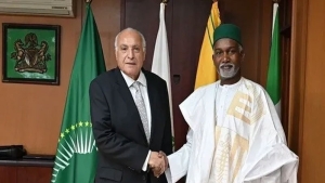 وزير الشؤون الخارجية والجالية الوطنية بالخارج، أحمد عطاف- وزير الشؤون الخارجية النيجيري، السيد يوسف مايتما توجار