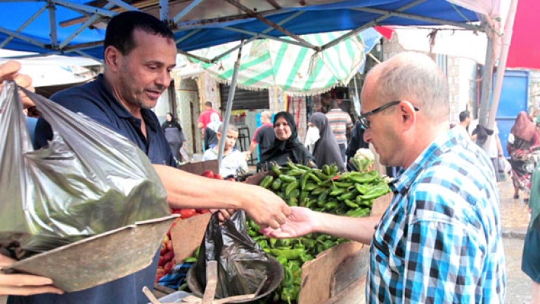 الأجور والقدرة الشرائية أولوية.. ولا تبذير للمال العام