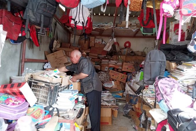 مَحافظ... مآزر وأدوات وكتب مدرسية في متناول &quot;القليل&quot;