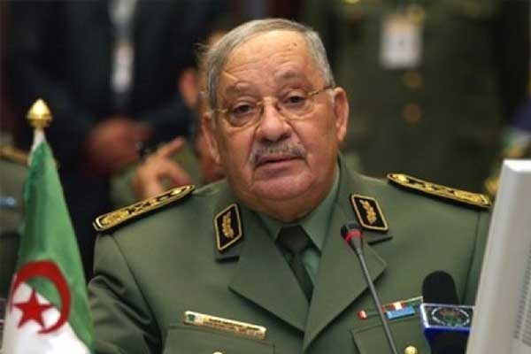 الفريق قايد صالح يشارك في معرض دبي للطيران بالإمارات