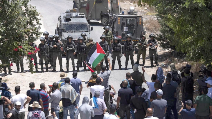 الاحتلال الصهيوني يصر على اغتصاب أراضي الفلسطينيين