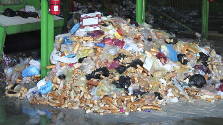 7 أطنان من الخبز ألقيت في القمامة خلال الأسبوع الأول من رمضان