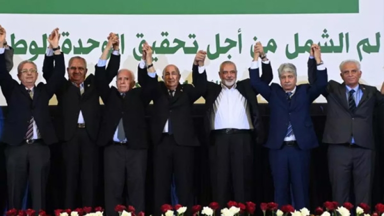 تمسك بتنفيذ "إعلان الجزائر"
