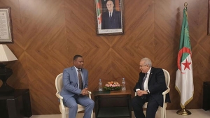 وزير الشؤون الخارجية والجالية الوطنية بالخارج، السيد رمطان لعمامرة- السيد صالح همه محمد بكدة، سفير دولة ليبيا لدى الجزائر