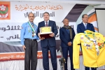 هامل يهدي وسام الشرف الكشفي لرئيس الجمهورية