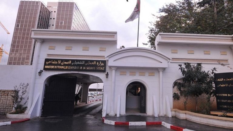 تفعيل المراقبة الطبية عن بعد وتمديد الملفات تلقائيا
