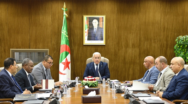 تدعيم الحوار والتشاور خدمة للمصلحة العليا للوطن