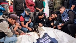 استشهاد صحفيين فلسطينيين وإصابة ثالث في قصف لطائرات الاحتلال