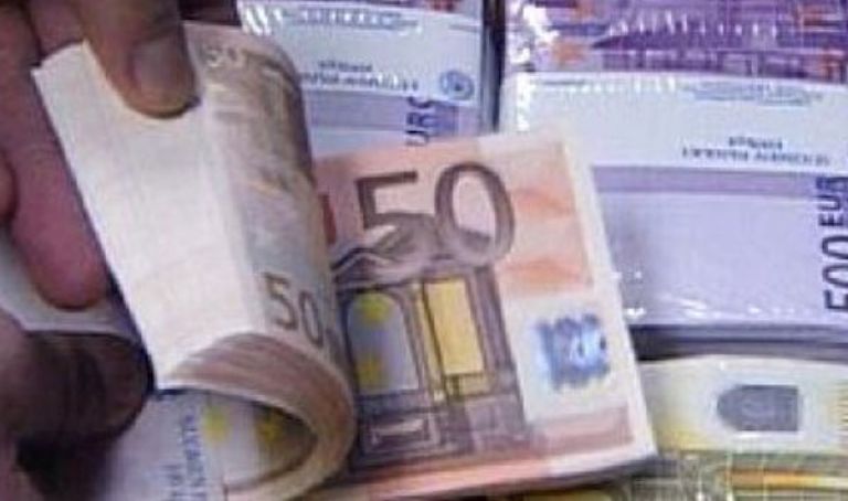 محاولة تهريب 30 ألف أورو و16 ألف دولار