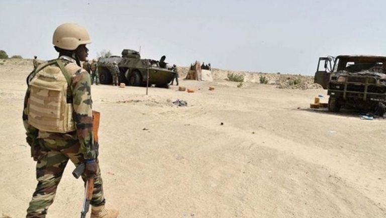 فرنسا تهدد بتغيير مقاربتها العسكرية في منطقة الساحل