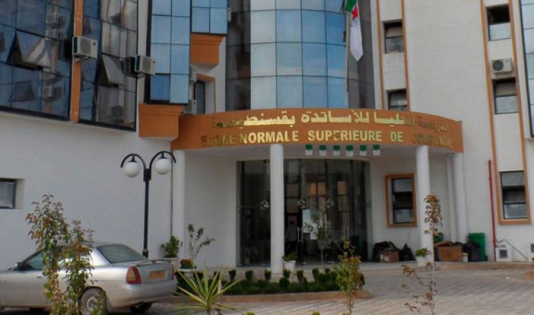 العمال والموظفون يحتجون