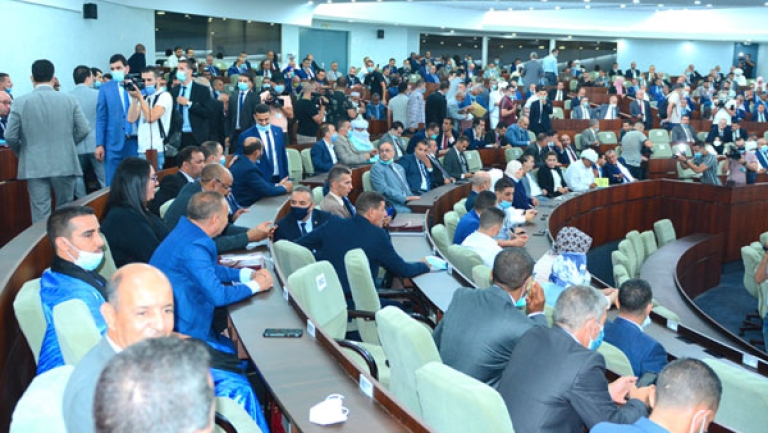 تخفيف عقوبات النواب المتغيبين والتشاور لتوزيع مهام نواب الرئيس