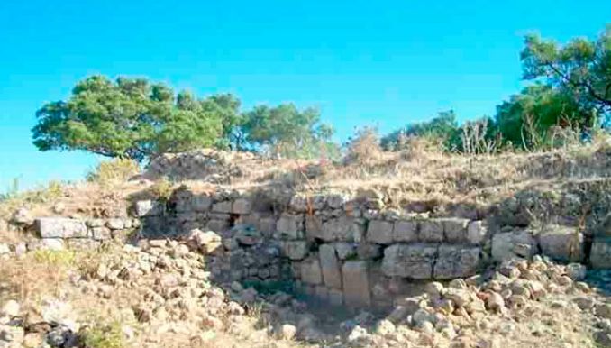 معلم تاريخي يطلب النجدة