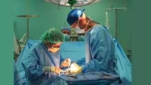 إجراء 5 عمليات جراحية في أول يوم من البرنامج