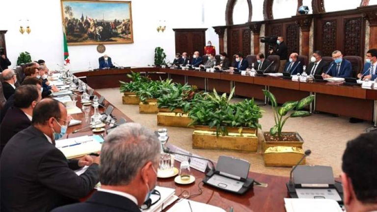 الرئيس يستمع ويقرّر..