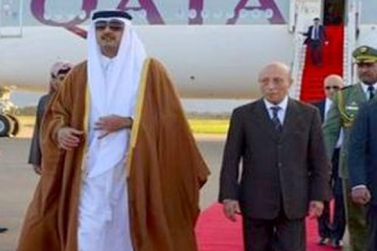 أمير دولة قطر يشيد بدور الجزائر في ضمان استقرار الدول العربية والإسلامية