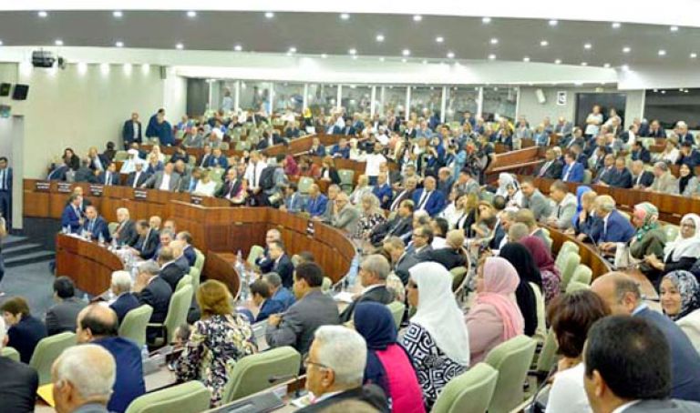 ترقب الرئاسيات وأحزاب تتيه في مبادرات "متشابهة"