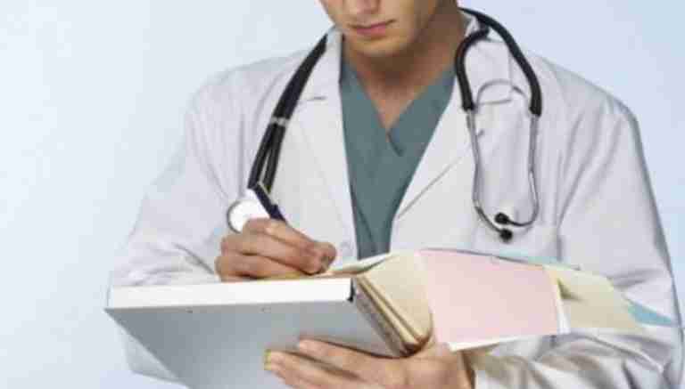 إدراج الطب العام كتخصص قار ضمن تكوين طلبة الطب
