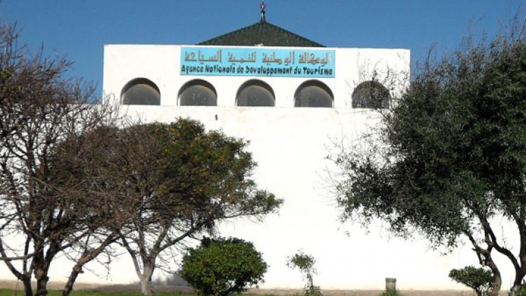 لجان وطنية تحقق في تجاوزات منح العقار السياحي