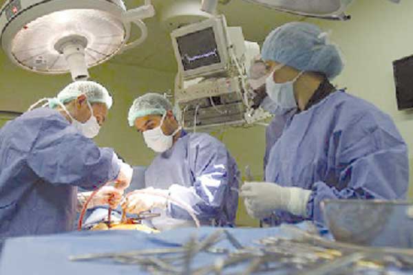 استخراج "عظمة دجاج" من رئة كهل