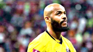 الحارس الدولي الجزائري رايس وهاب مبولحي