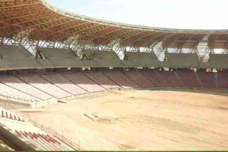 تنصيب لجنة متابعة أشغال إنجاز ملعب وهران