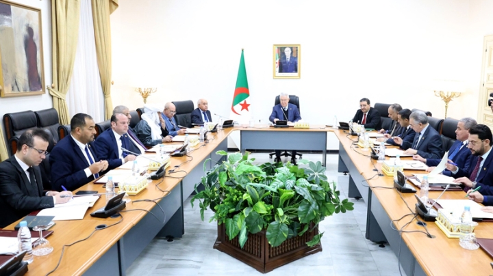 مقترح قانوني تجريم الاستعمار والجنسية على طاولة مجلس الأمة