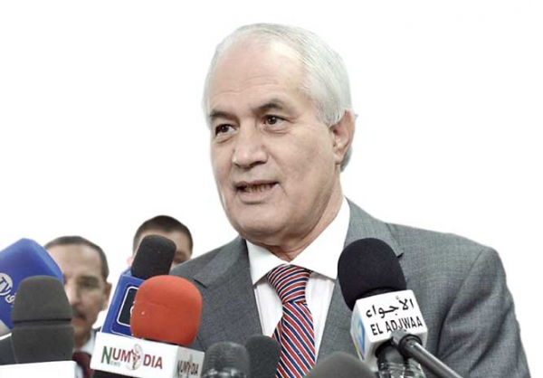 بلعيز يطالب بتسليم بطاقة التعريف يوم إيداع الملف�