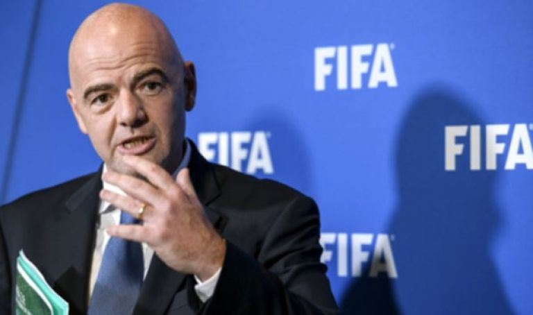 رئيس الفيفا قلق من وضعية كرة القدم الإفريقية