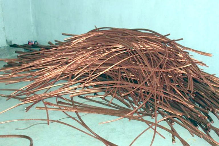 الحبس النافذ لسارق الكوابل النحاسية