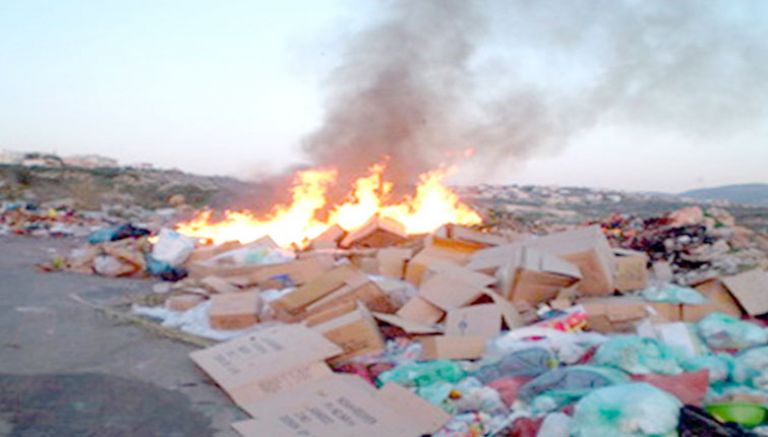 حرق النفايات المنزلية يهدد المساحات الغابية
