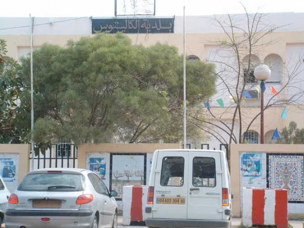 السكان يطالبون بفك الاختناق المروري عن طريق الرماضنية