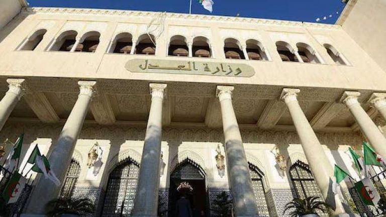 وزارة العدل تأمر بفتح تحقيق معمق
