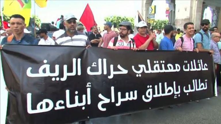عائلات معتقلي حراك الريف في مسيرة احتجاجية بالمغرب