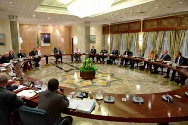 الحفاظ على العدالة الاجتماعية وتحسين مناخ الاستثمار