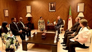 وزير الشؤون الخارجية والجالية الوطنية بالخارج، أحمد عطاف-وزيرة الشؤون الخارجية والتعاون الشرق إفريقي بجمهورية تنزانيا الاتحادية، سترجومينا تاكس