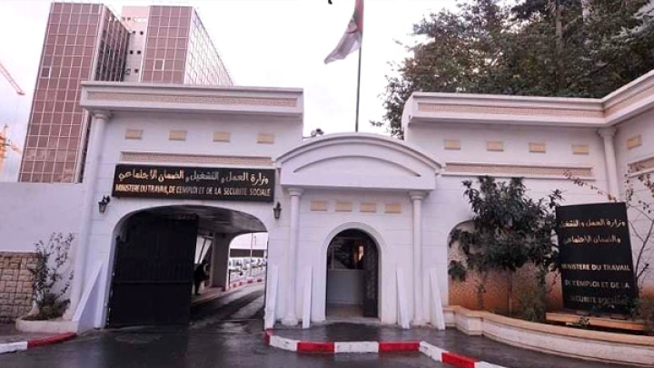 النقابات ملزمة بإيداع مشاريع القوانين الأساسية قبل 2 نوفمبر