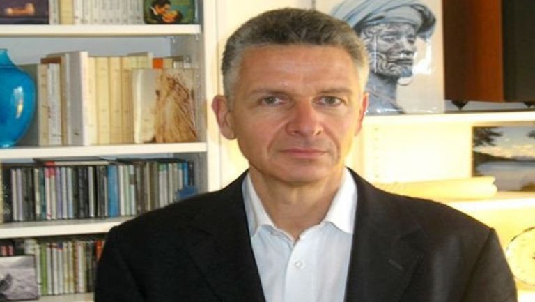 غراندميزون: تملص مشين تاريخيا وسياسيا