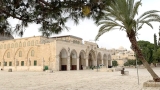 الاحتلال يواصل تفريغ محيط البلدة القديمة بالقدس من الفلسطينيين
