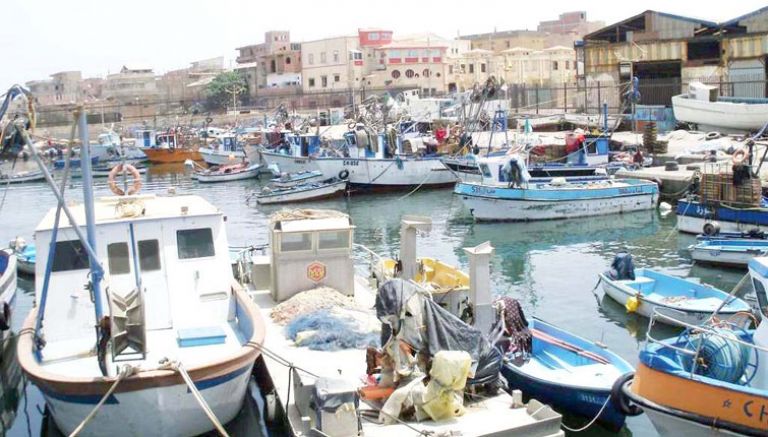 أصحاب قوارب الصيد الصغيرة يحتجون