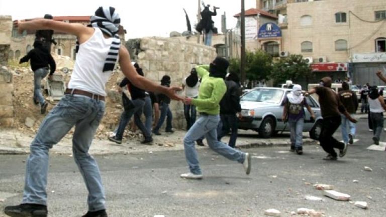 إسرائيل تفرض حظر تجوال ليلي على شبان فلسطينيين