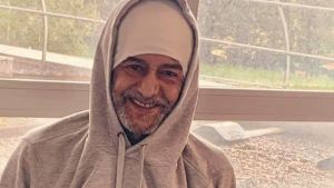 أوقروت ينشر أول صورة له في رحلته العلاجية