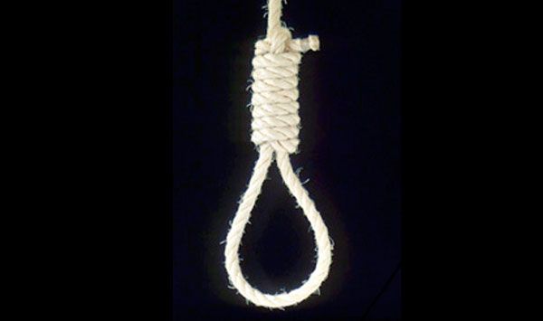 العثور على امرأة مشنوقة داخل منزل