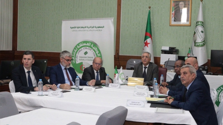 1268 ساعة لمترشحي المحليات لإقناع الناخبين عبر التلفزيون والإذاعة