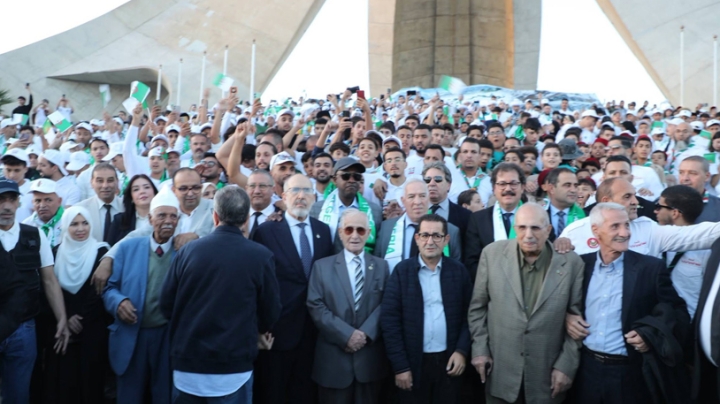 تجديد رابطة الجزائريين بتاريخهم وتضحيات الشهداء